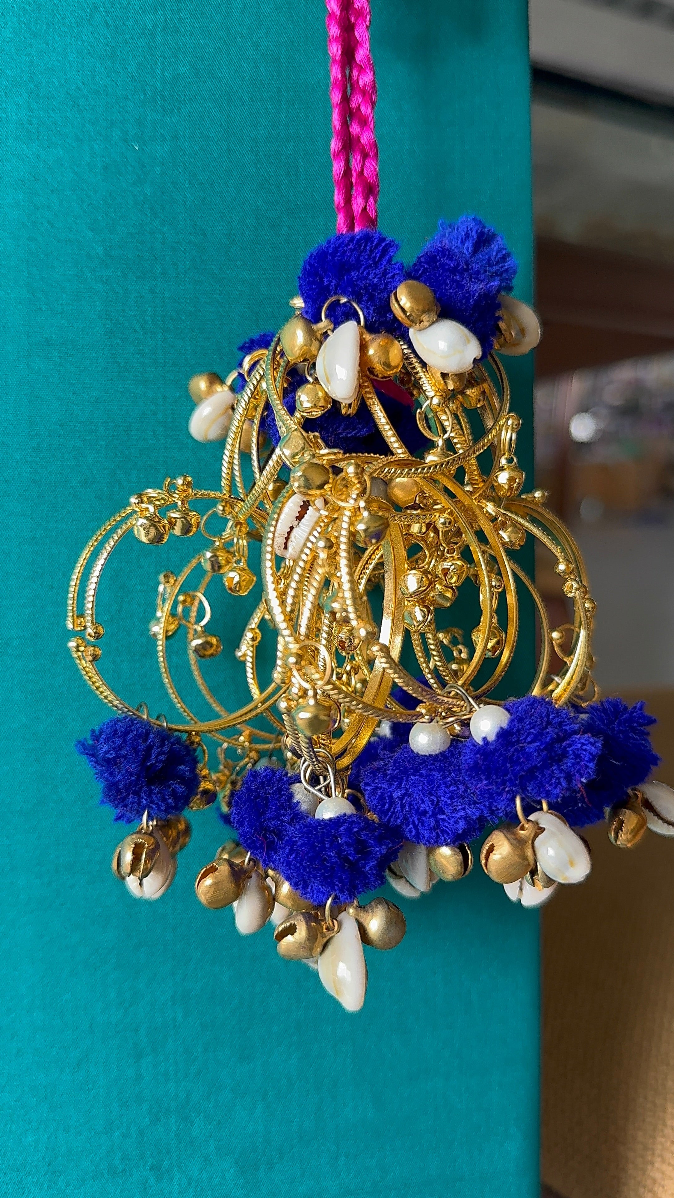 Kangan Jhilmil Hanging