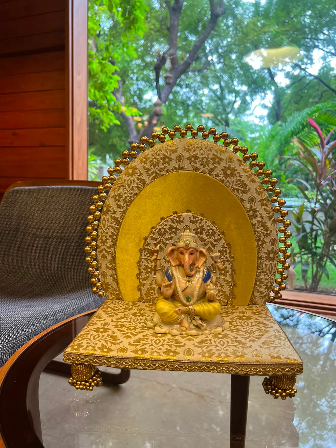 Shwet Sona Detachable 1.5 Feet Idol Sinhasan | Classic