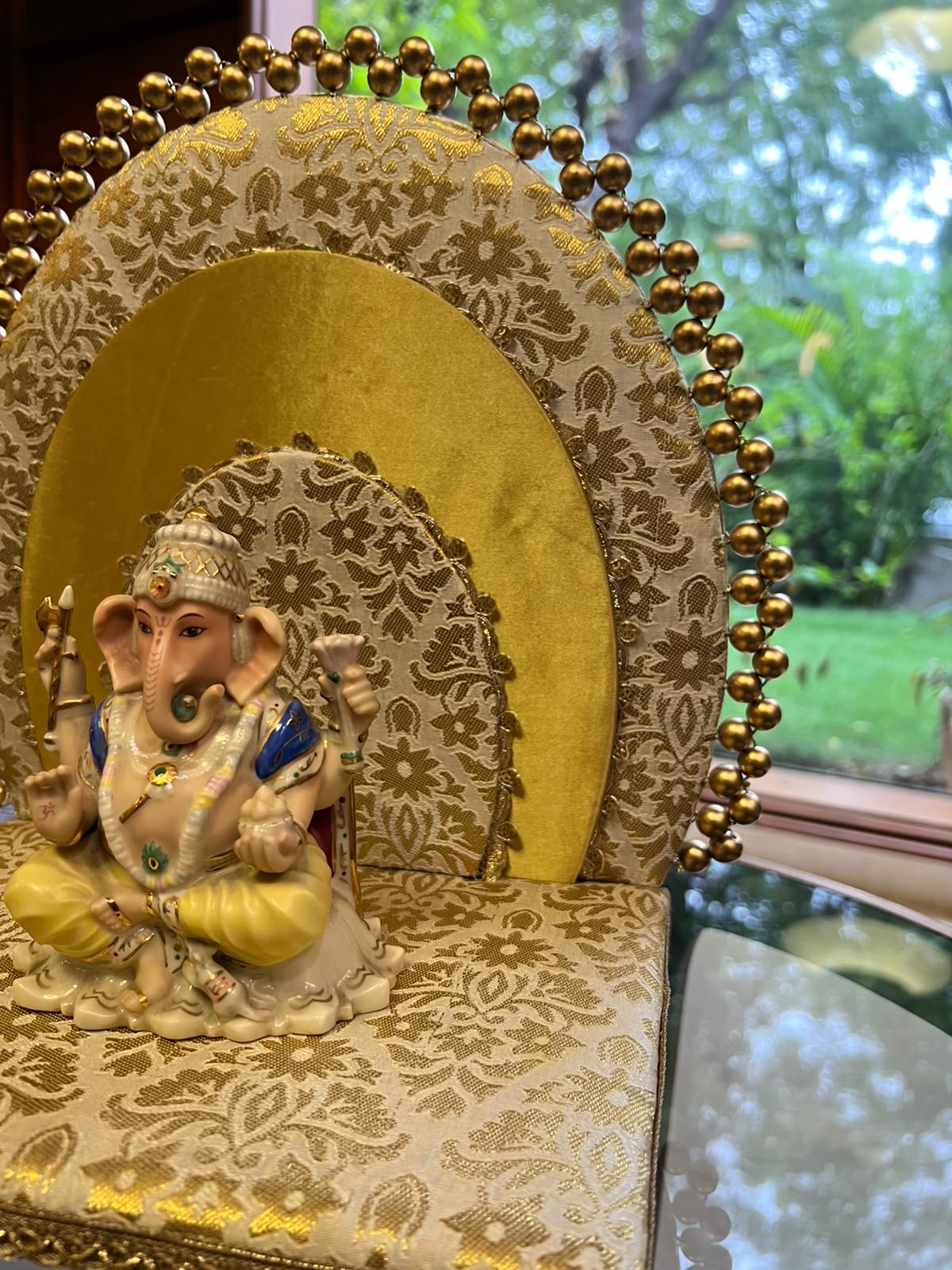 Shwet Sona Detachable 1.5 Feet Idol Sinhasan | Classic