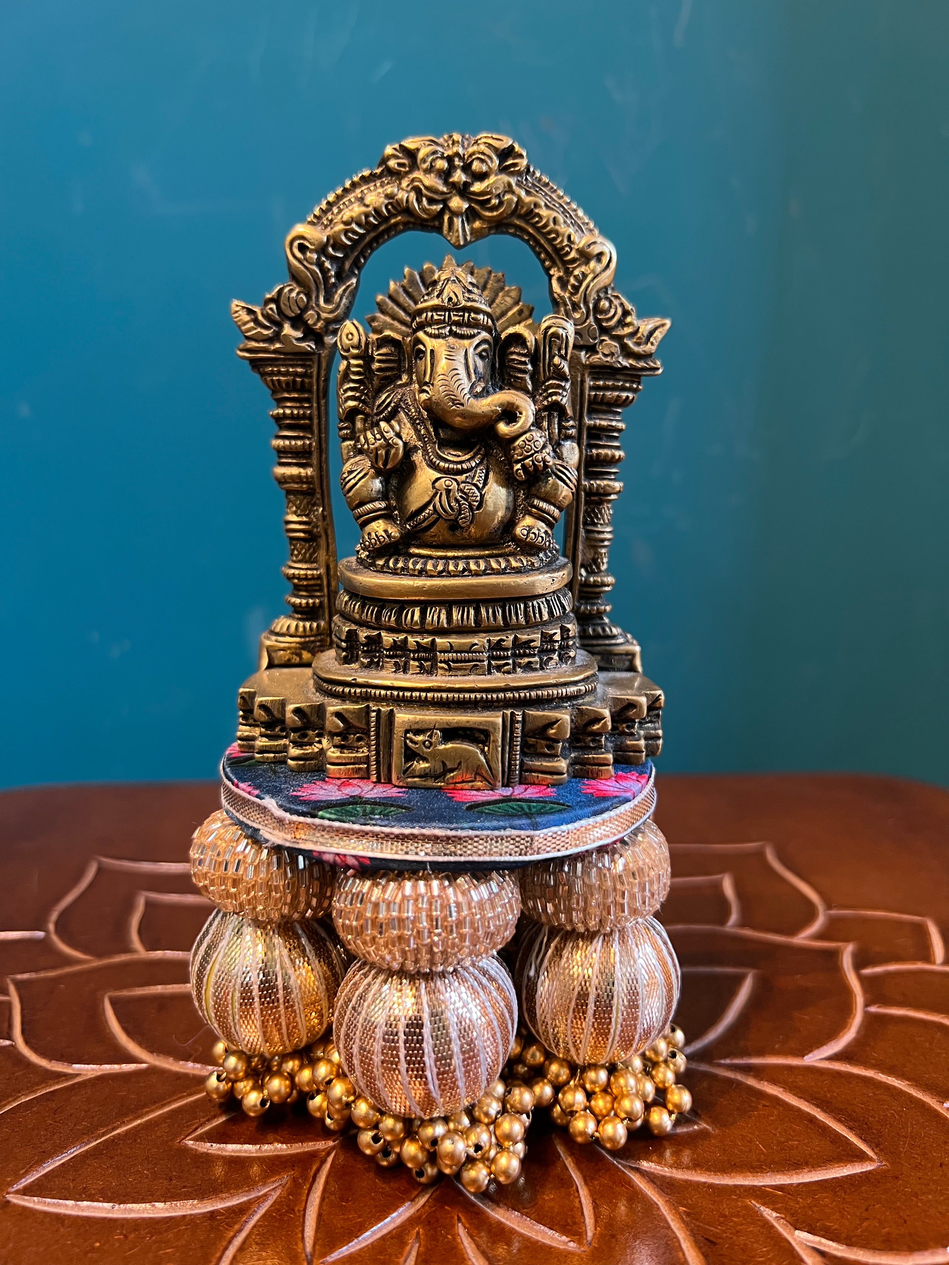 Miniest of the MINI Dangler Platter: 3 inches in Idiosyncratic Divine Pichwai