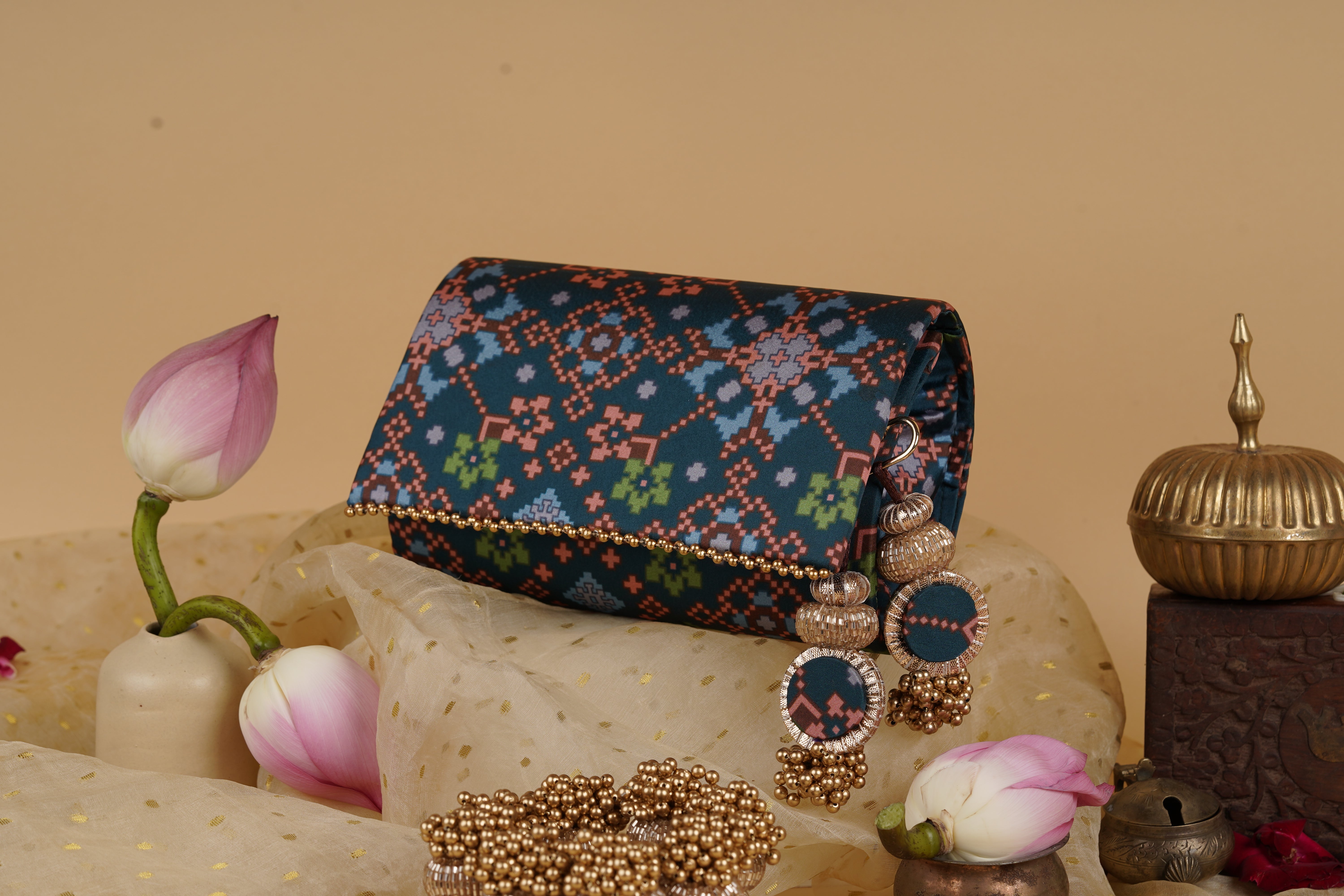 Anandit Clutch