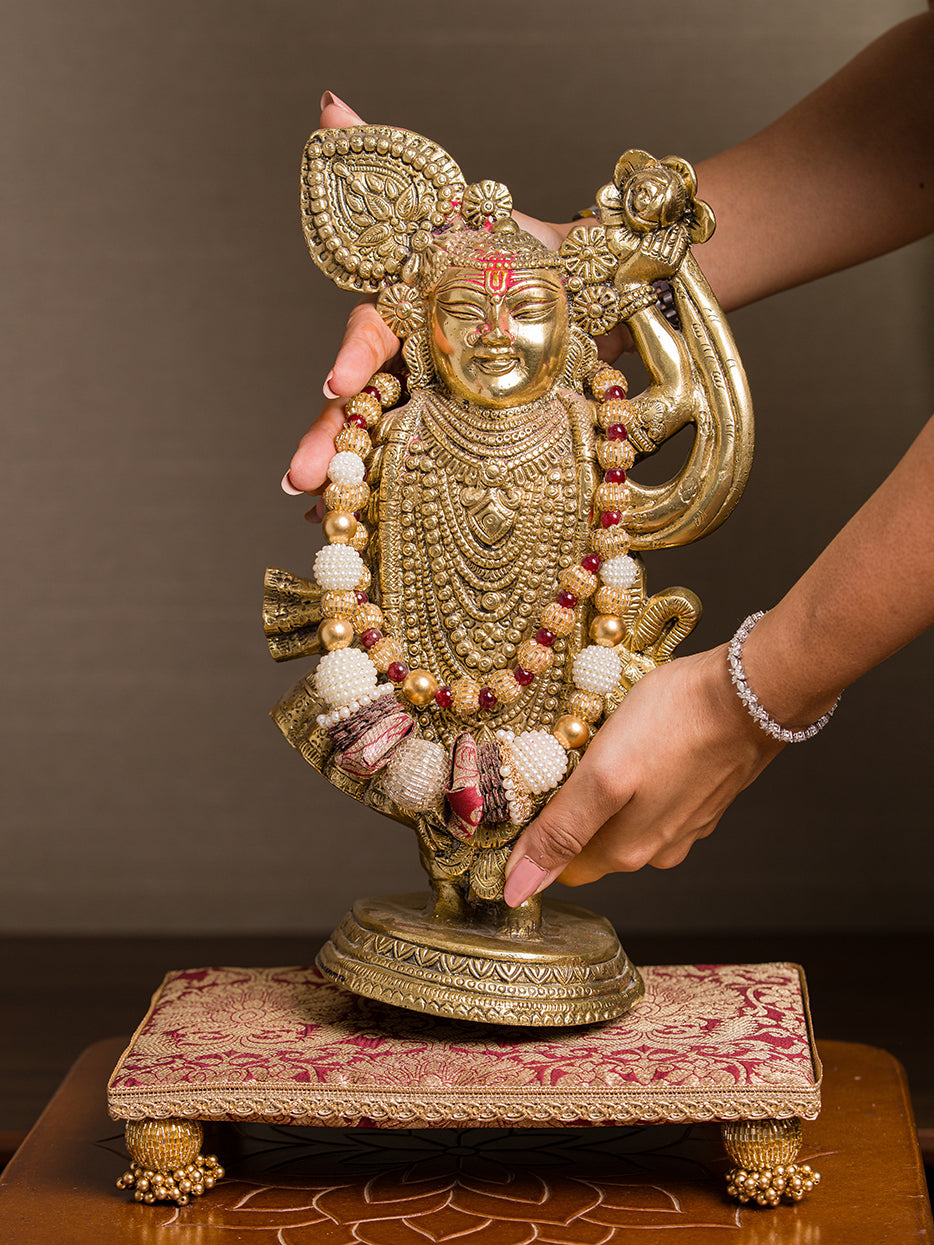 Ishita Detachable 1.5 Feet Idol Sihasan | Heritage