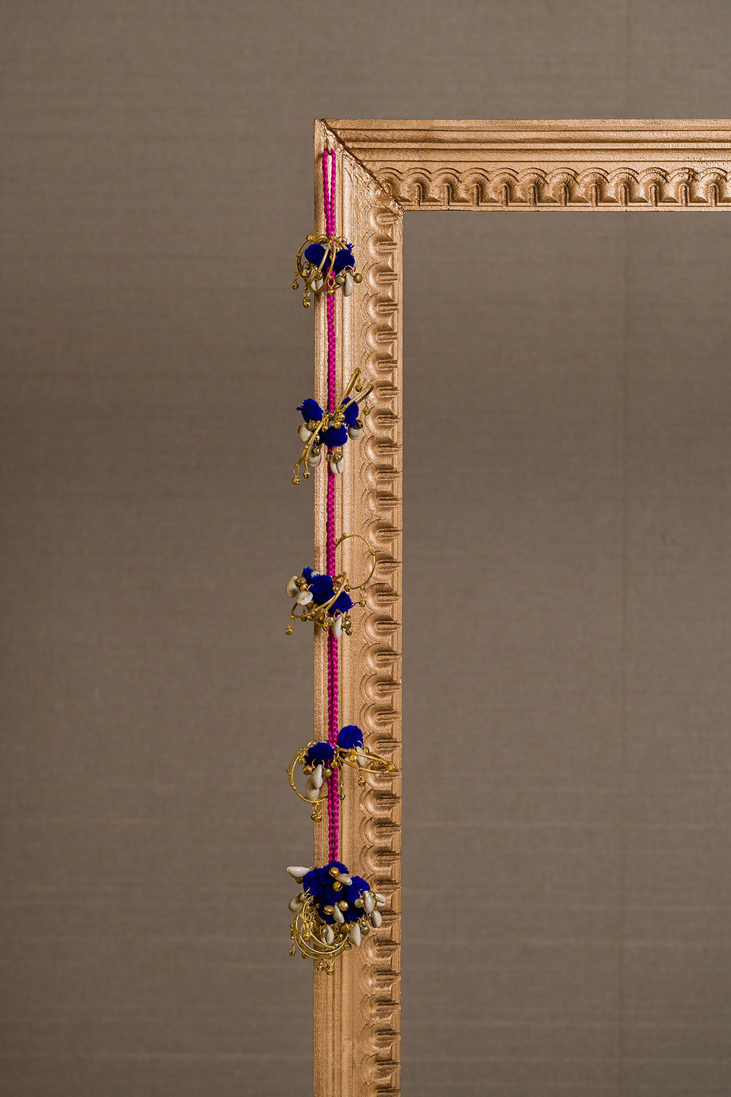 Kangan Jhilmil Hanging