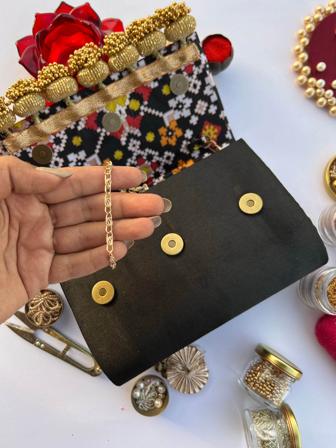 Anjan Clutch