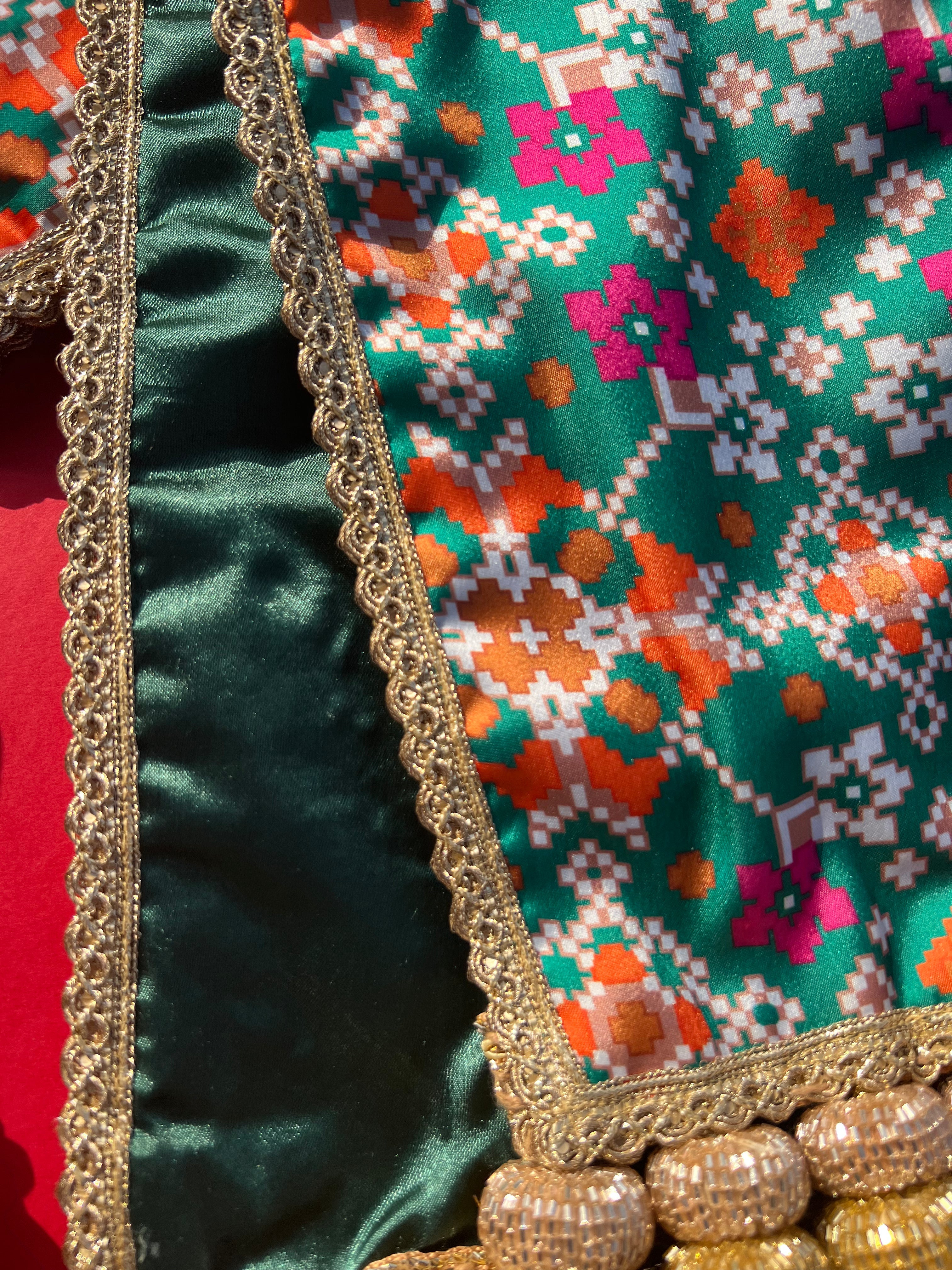 KHES: Panna Hara Navratna Patola + Solid Green