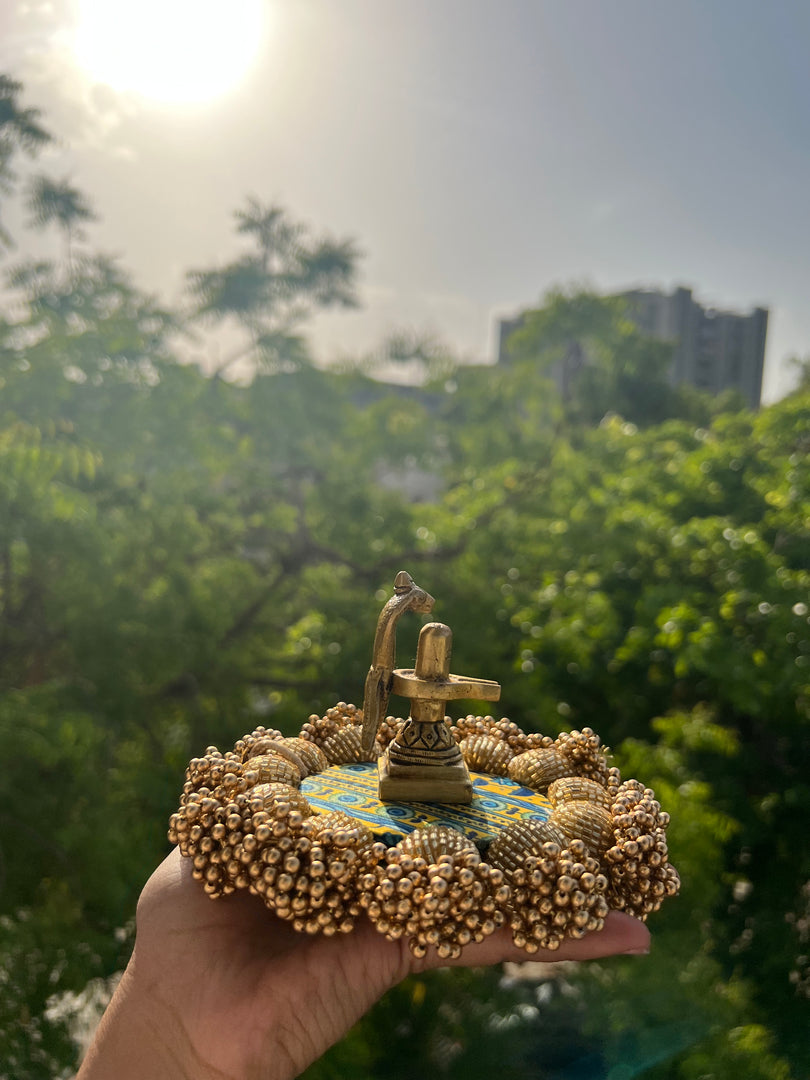 Spherical Mini Platter: Quill Mor Bani Thangat Kare + Bottle Green Navratna Patola
