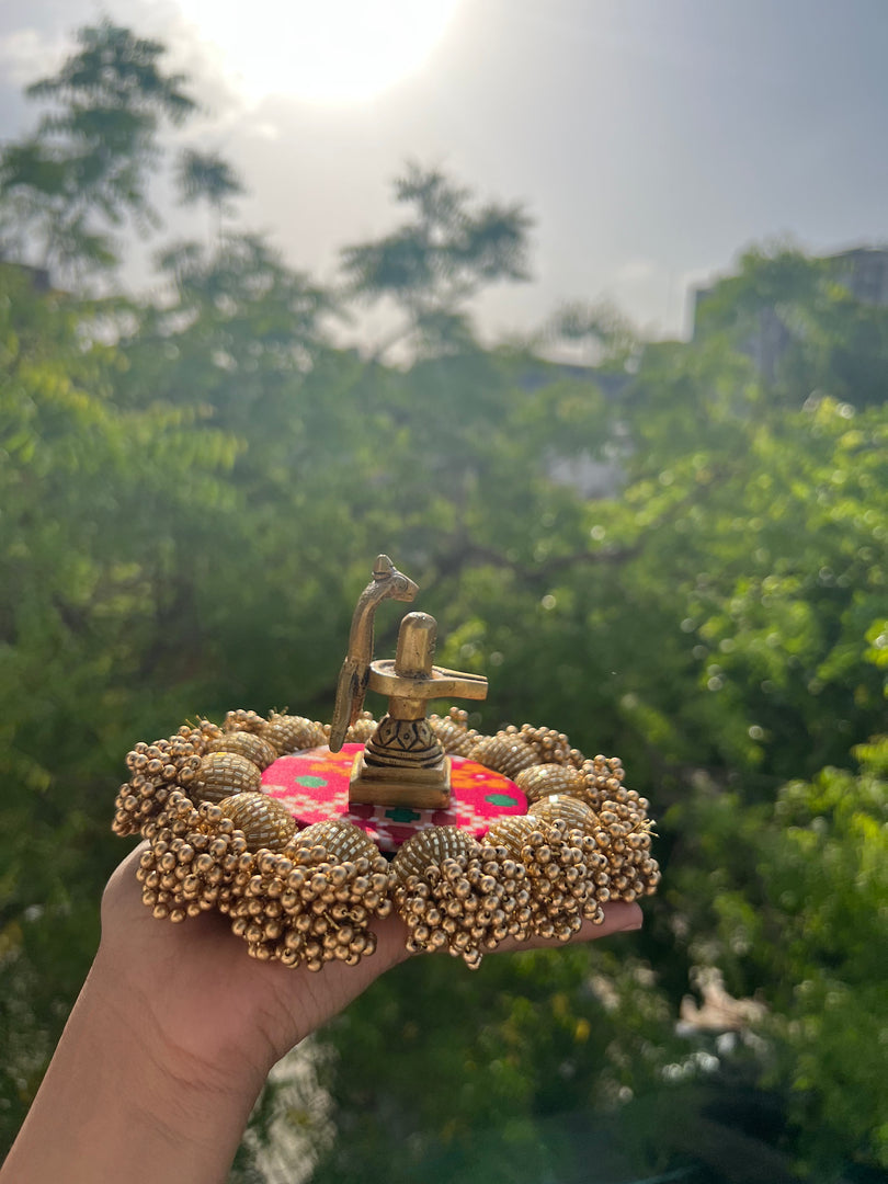 Spherical Mini Platter: Quill Mor Bani Thangat Kare + Bottle Green Navratna Patola