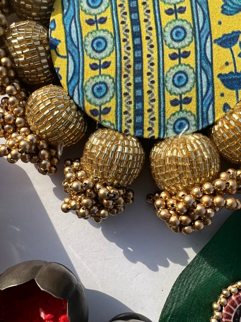 Spherical Mini Platter: Quill Mor Bani Thangat Kare + Bottle Green Navratna Patola