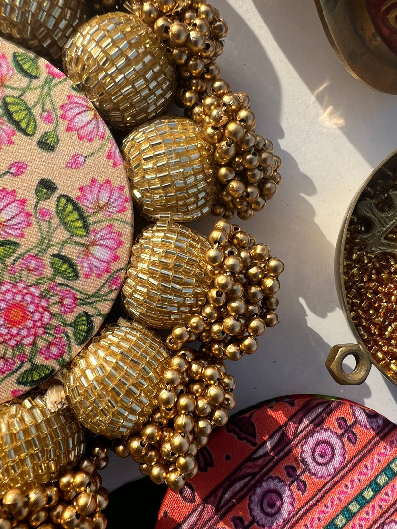 Spherical Mini Platter: Quill Mor Bani Thangat Kare + Bottle Green Navratna Patola