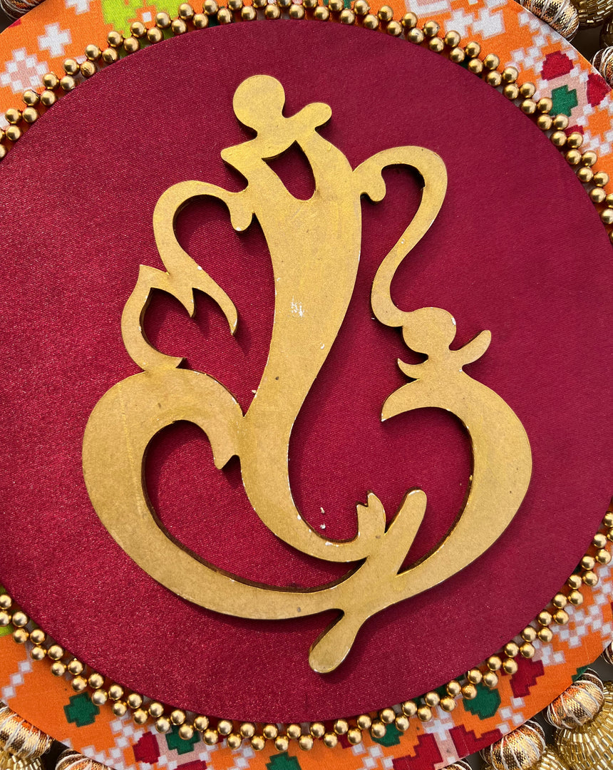 Ganesh Motif Platter + Hanging: Kamal Bandhej + Bottle Green Navratna Patola
