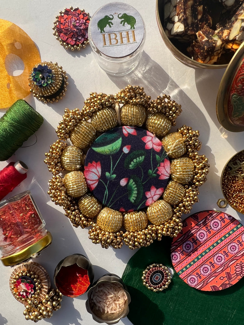 Spherical Mini Platter: Quill Mor Bani Thangat Kare + Bottle Green Navratna Patola