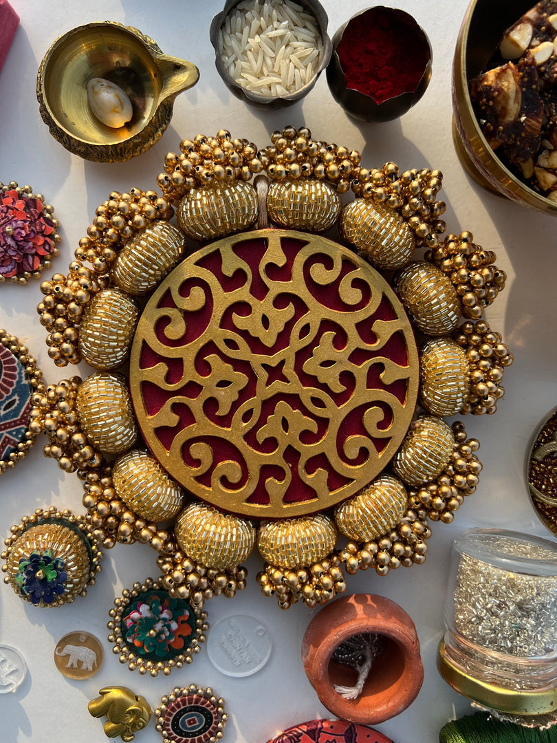 Manjari CHAAND SE SUNDAR Pallet: Solid Maroon + Pink Colloquial Divine Pichwai
