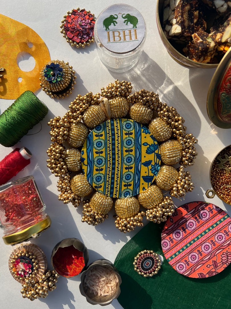 Spherical Mini Platter: Quill Mor Bani Thangat Kare + Bottle Green Navratna Patola