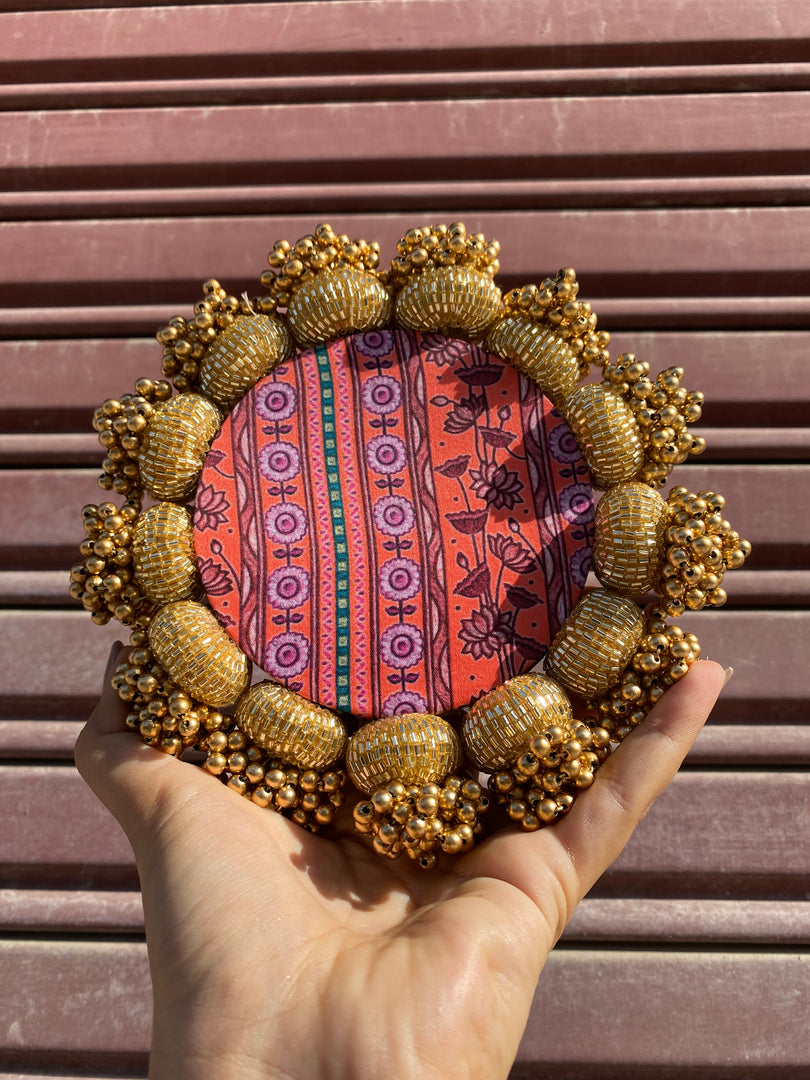 Manjari CHAAND SE SUNDAR Pallet: Solid Maroon + Pink Colloquial Divine Pichwai
