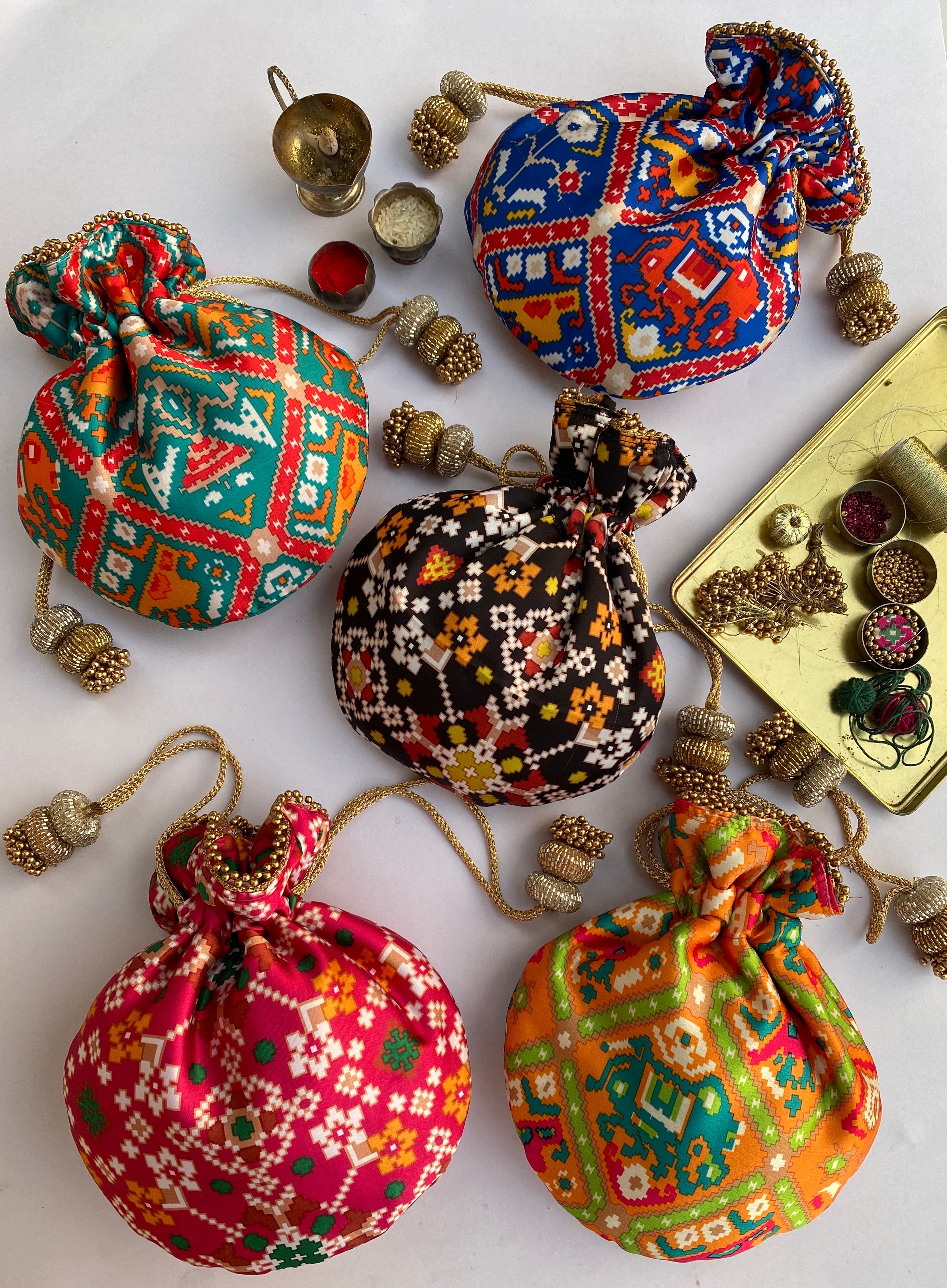 Set of 30 Couple Giveaways- Potli + Pocket Square