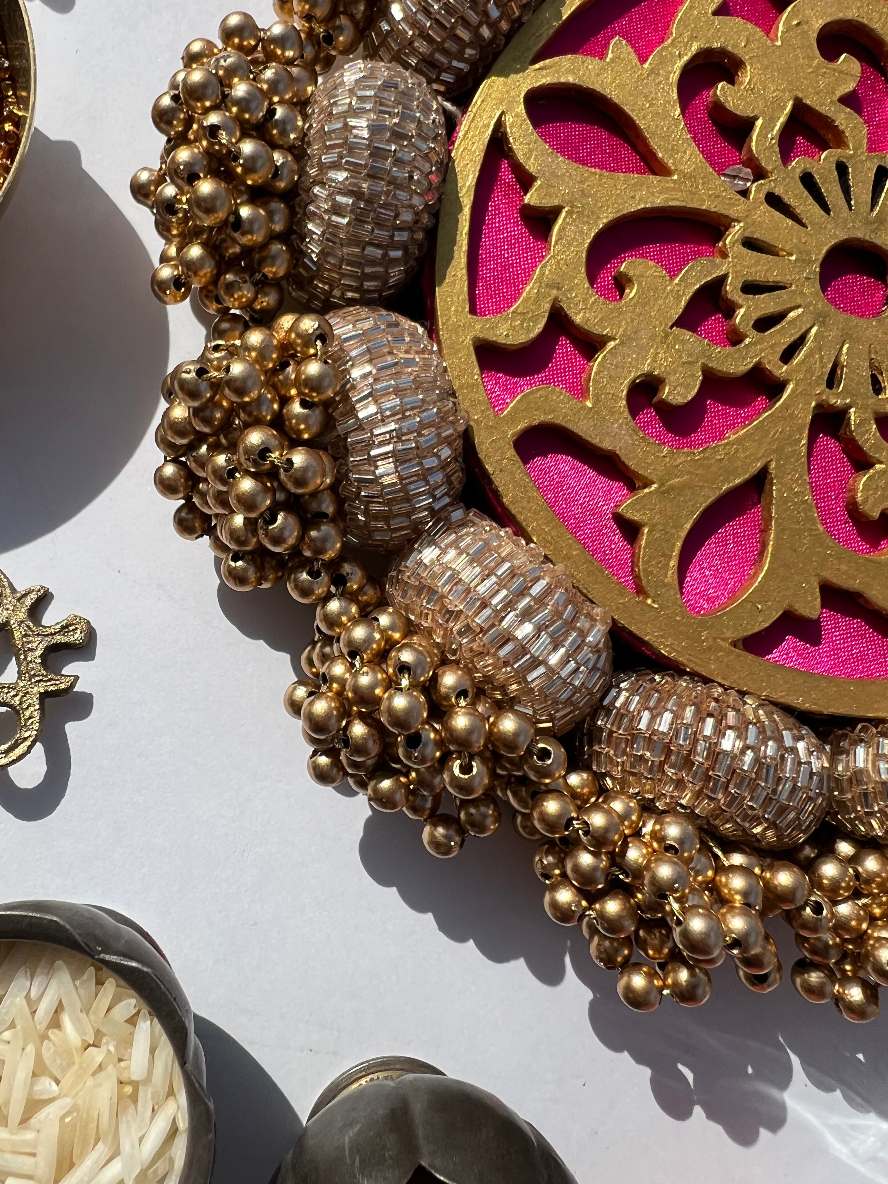 Manjari CHAAND SE SUNDAR Pallet: Solid Maroon + Pink Colloquial Divine Pichwai