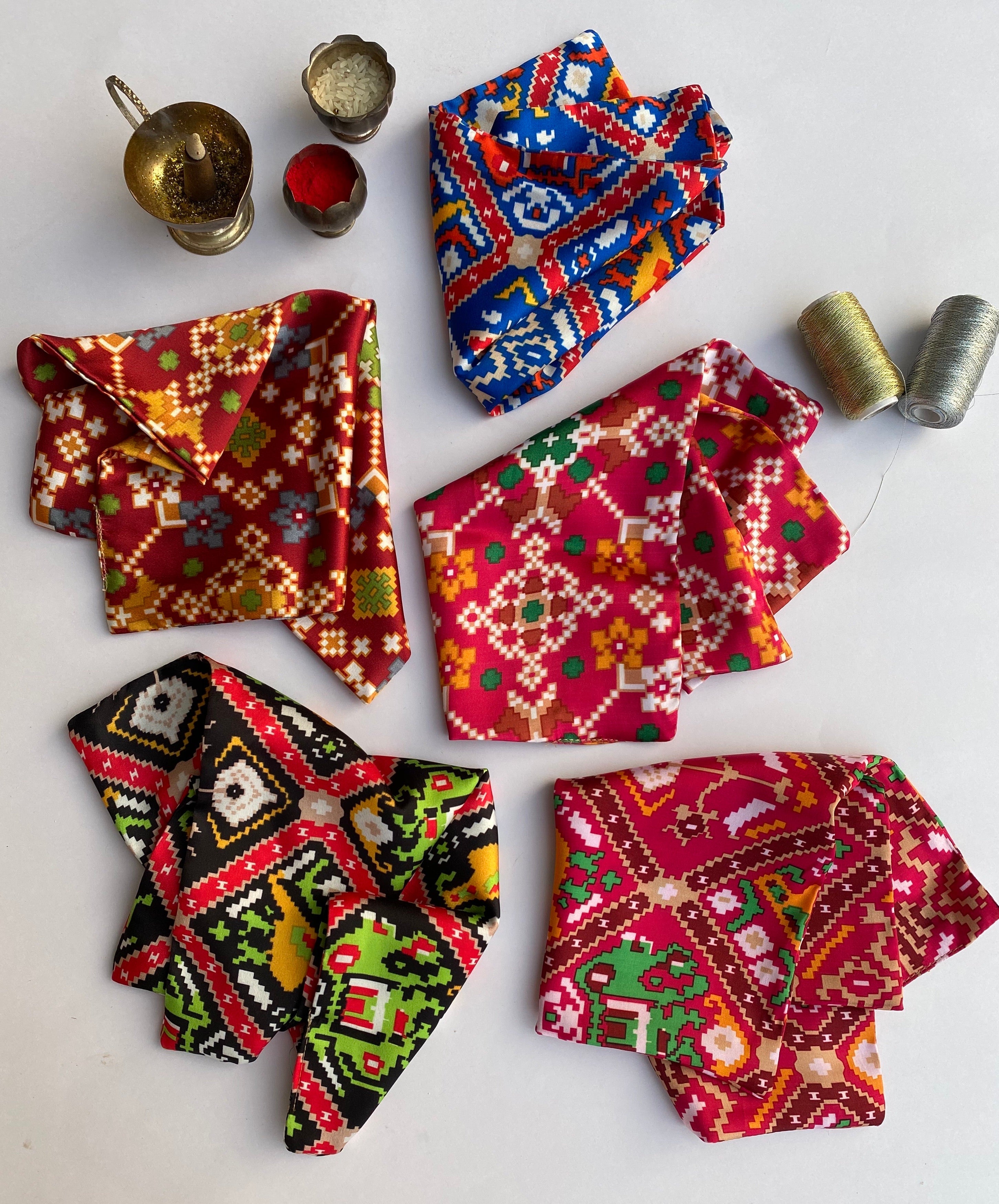 Set of 30 Couple Giveaways- Potli + Pocket Square