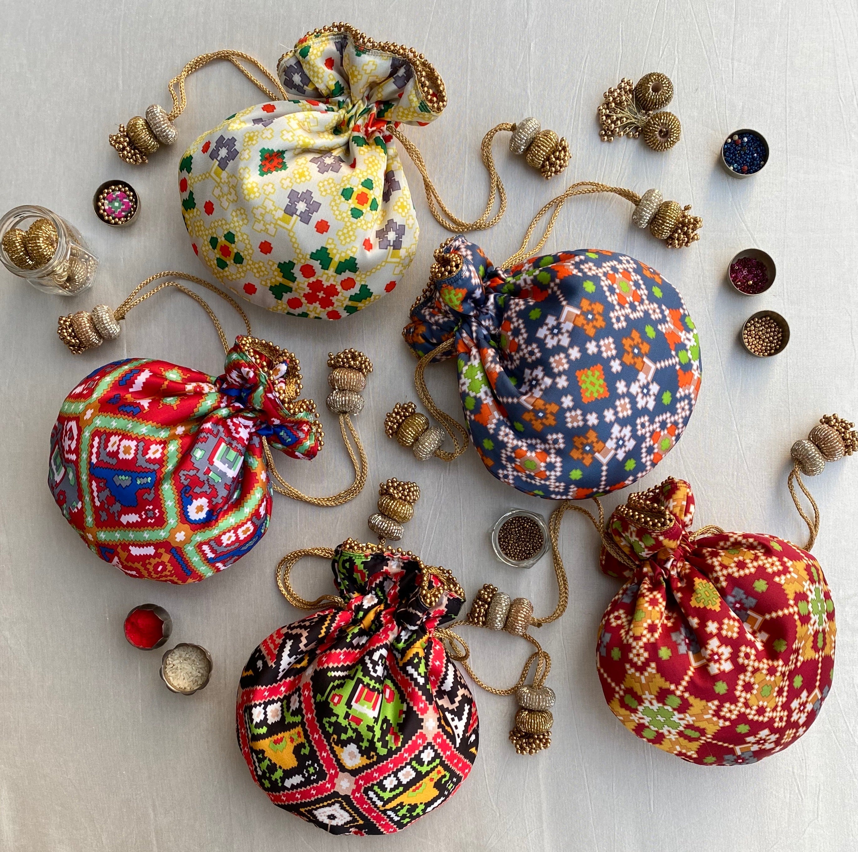 Set of 30 Couple Giveaways- Potli + Pocket Square