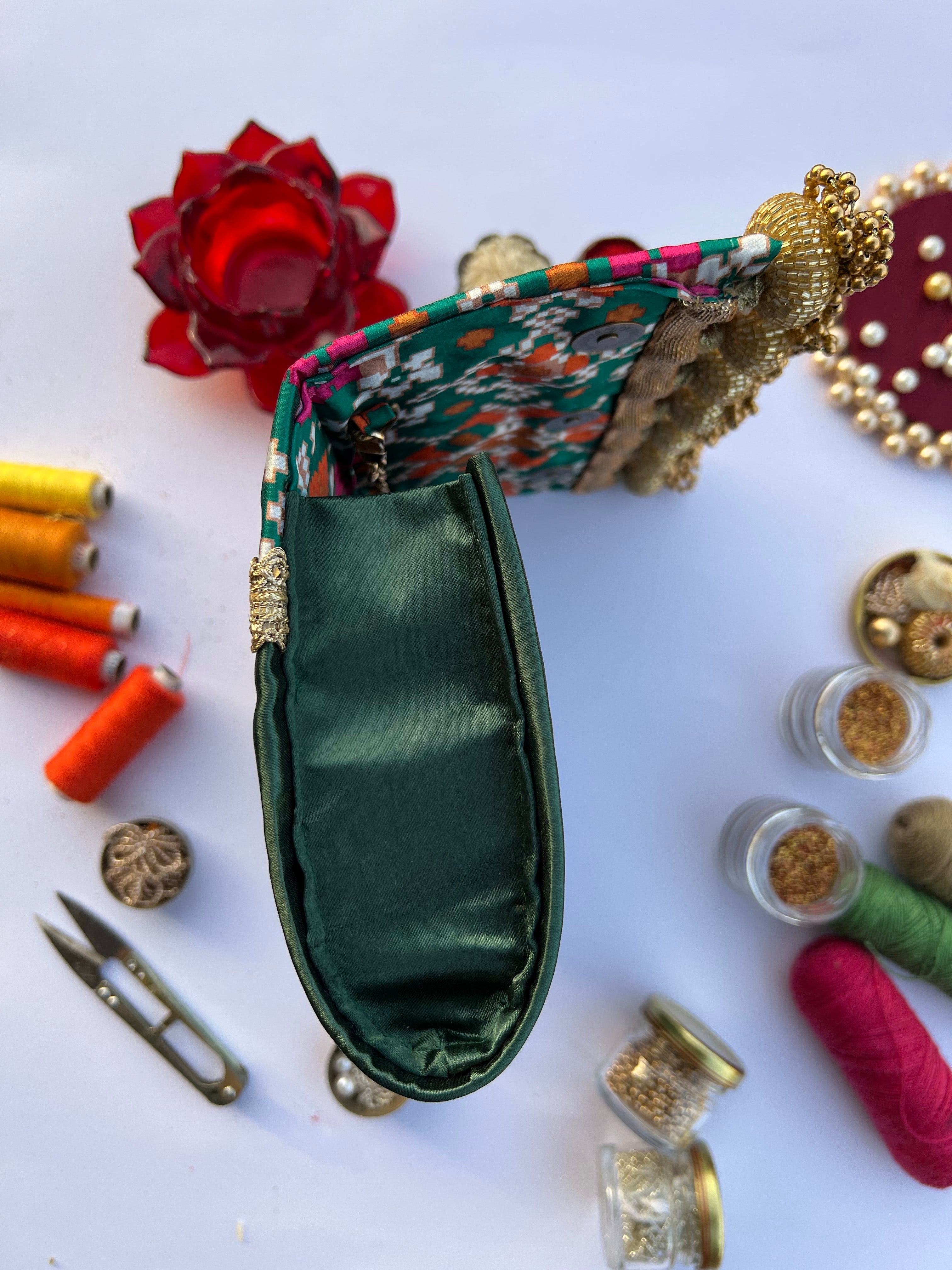 Panna Hara Navratna Patola Clutch
