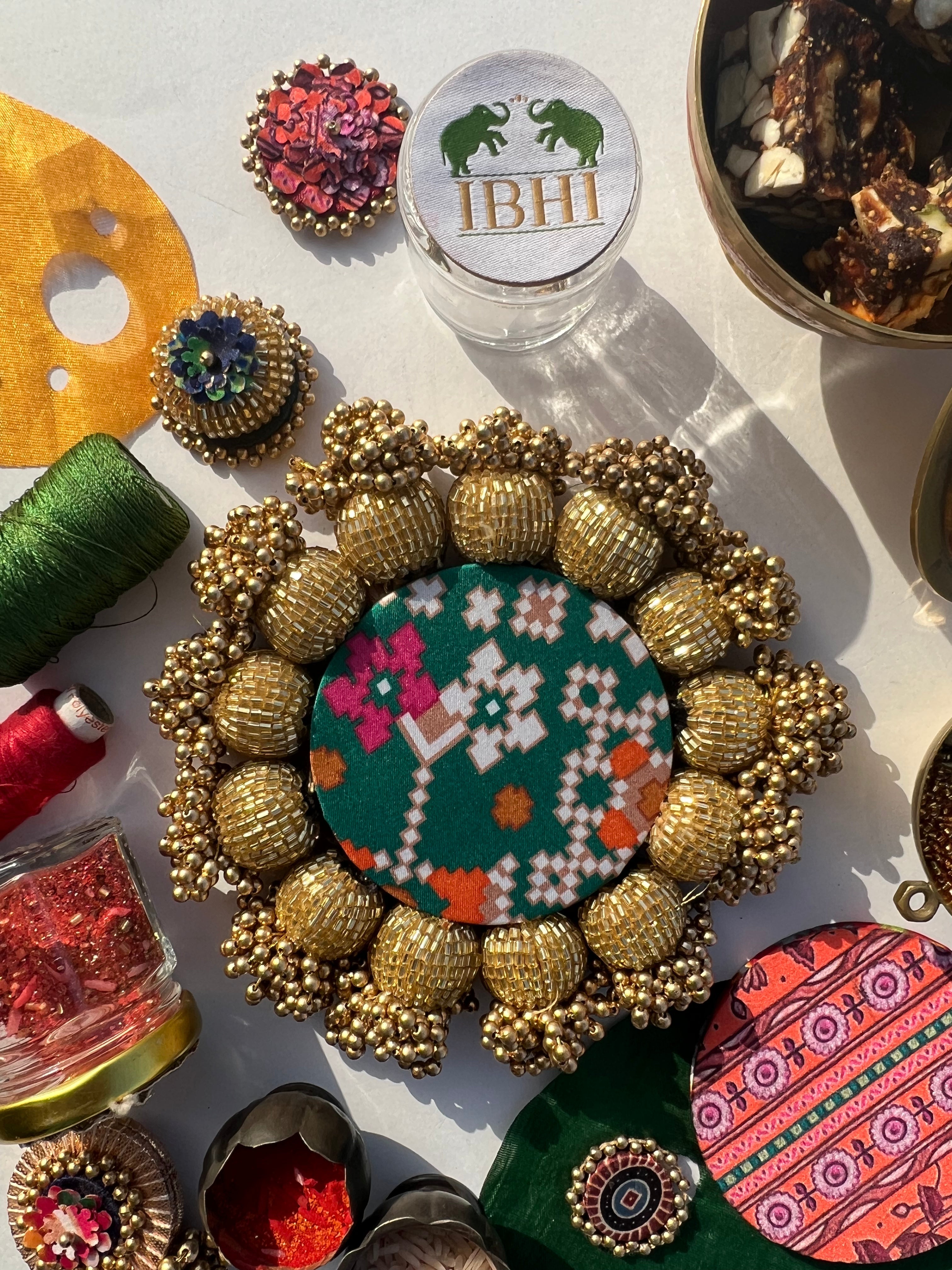 Spherical Mini Platter: Quill Mor Bani Thangat Kare + Bottle Green Navratna Patola
