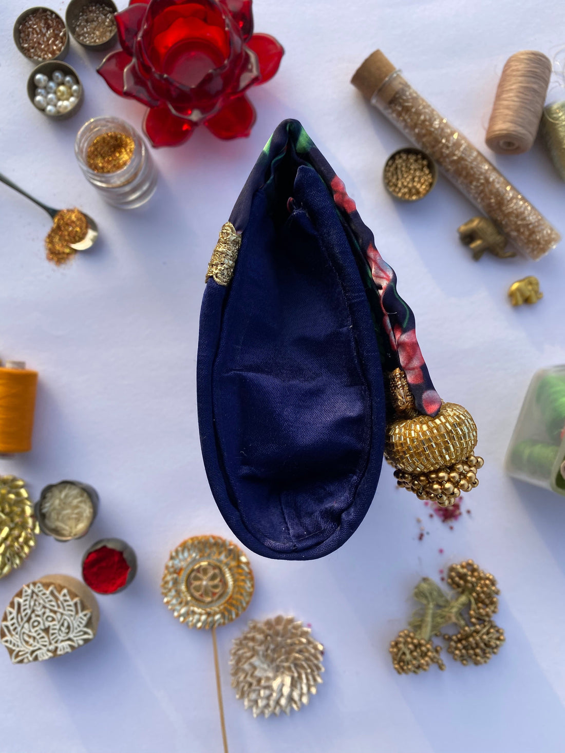 Gulaabi Kamal Clutch