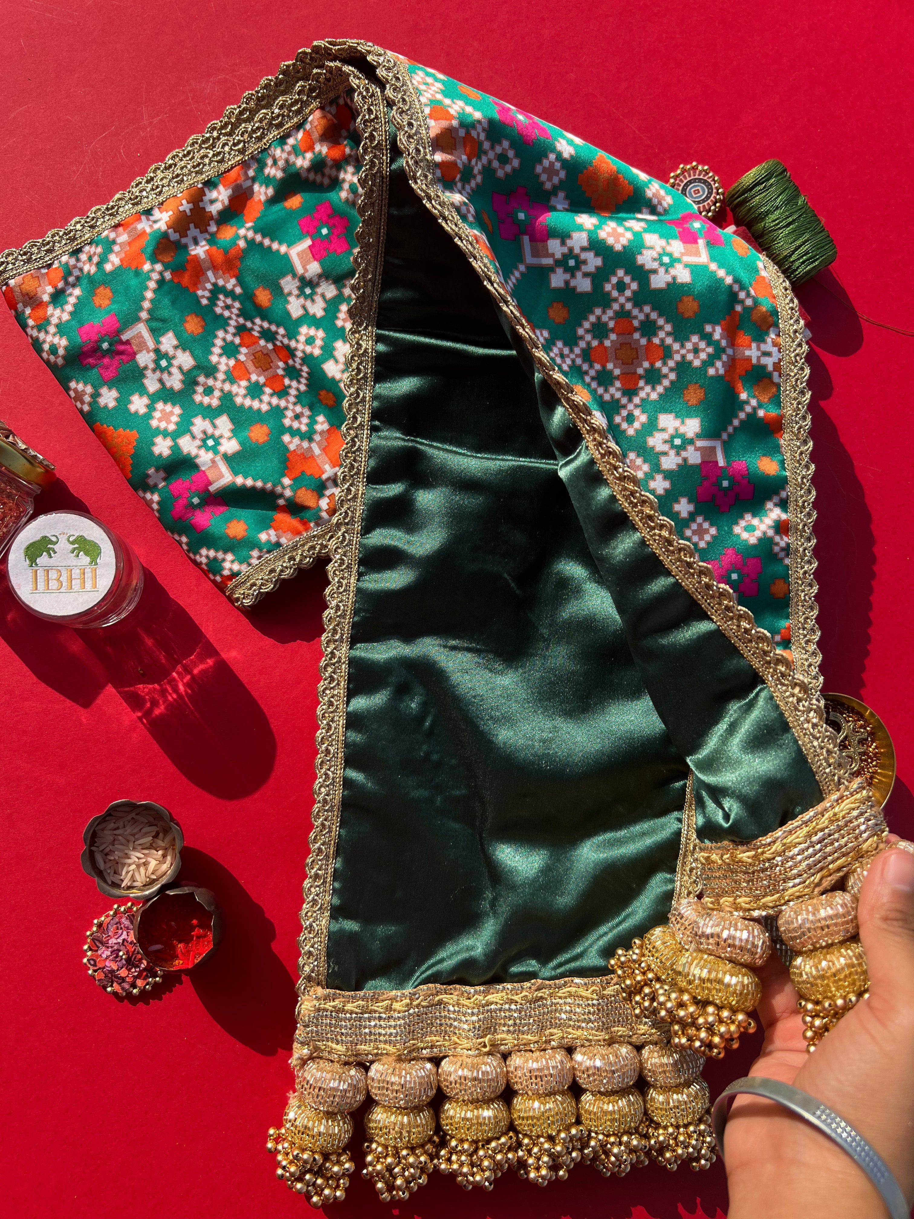 KHES: Panna Hara Navratna Patola + Solid Green
