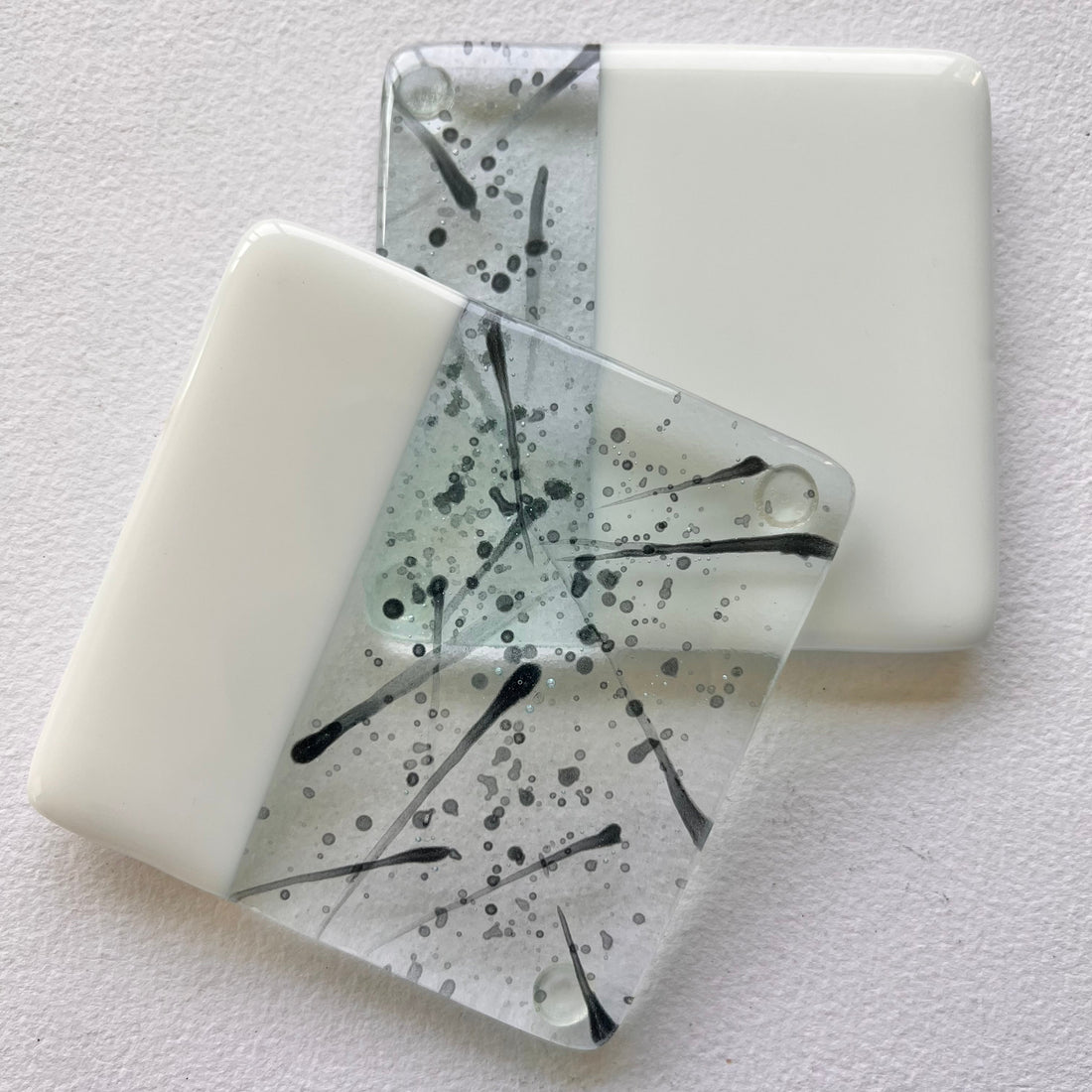 Even-steven Splash & Solid Milk White Fused-Glass Coasters