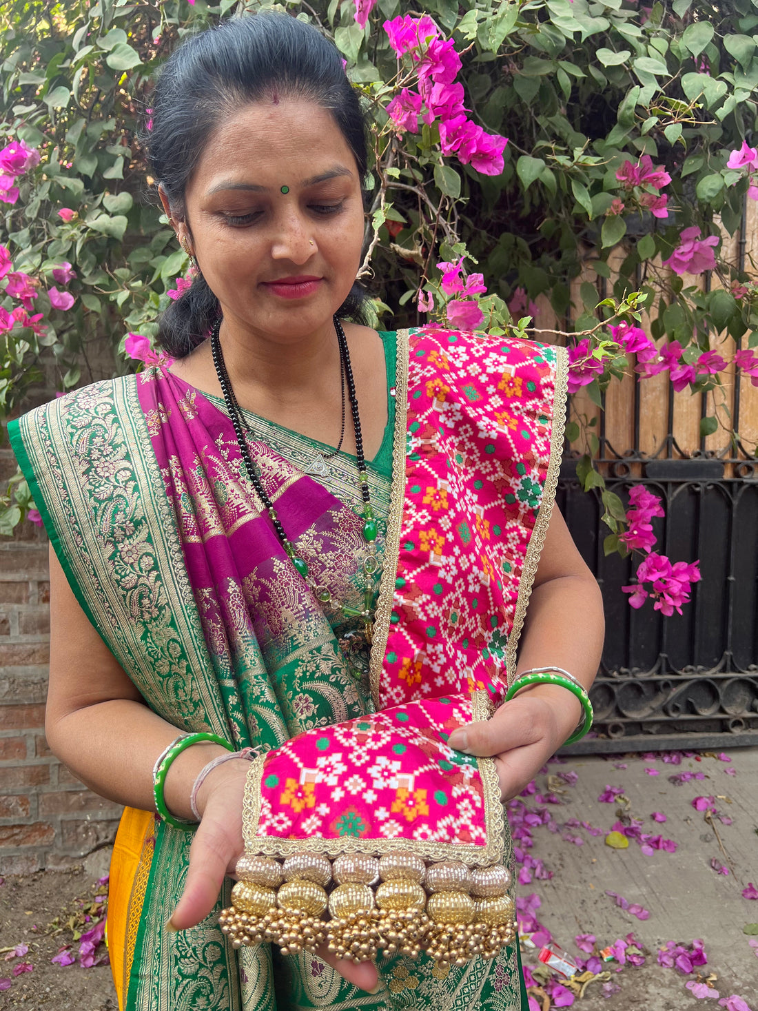 KHES: Gulaabi Navratna Patola + Solid Pink