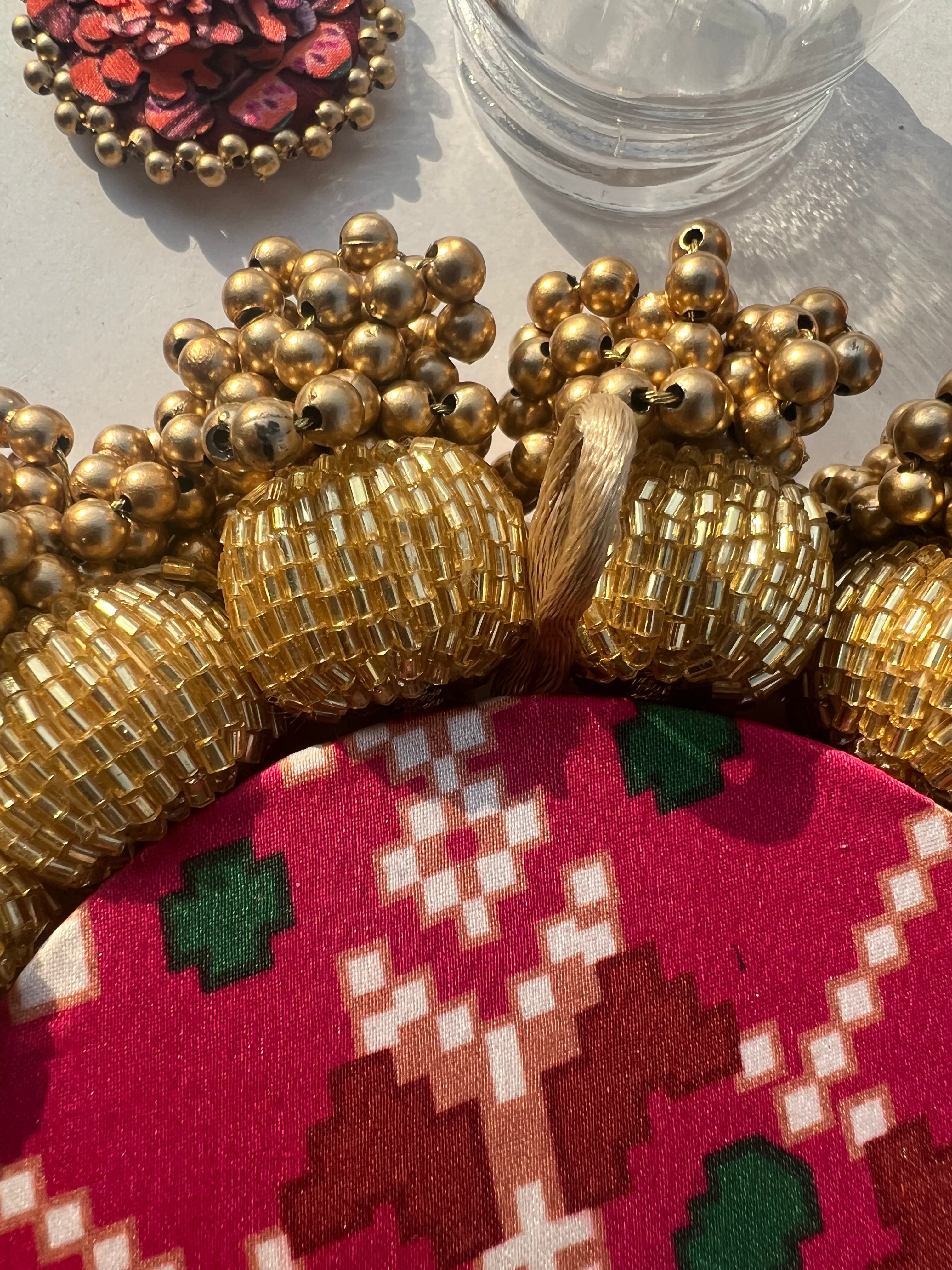 Diva Diya Platter : Pink Navratna Patola + Vermillion Congruous Divine Pichwai