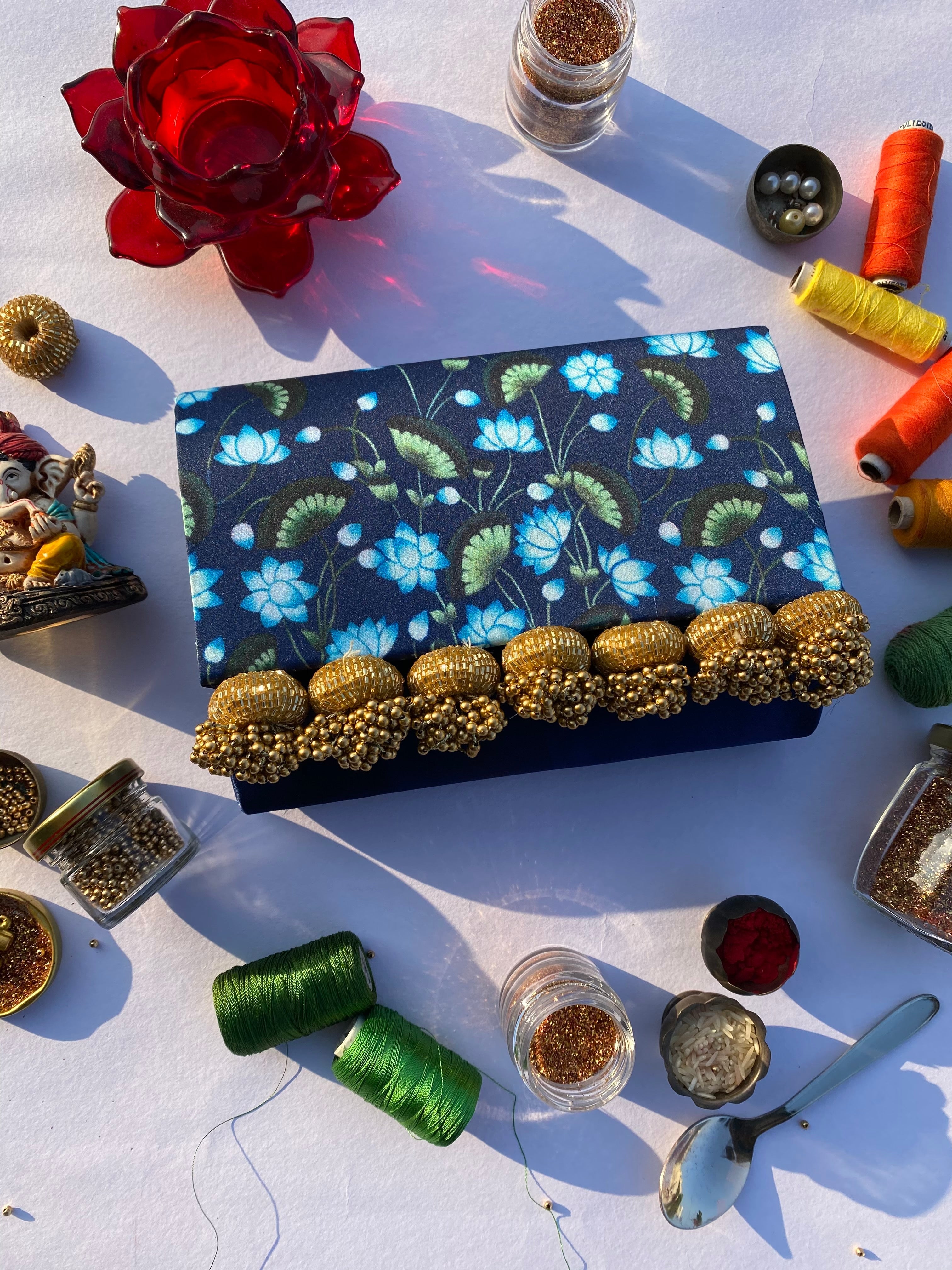 Neela Kamal Clutch