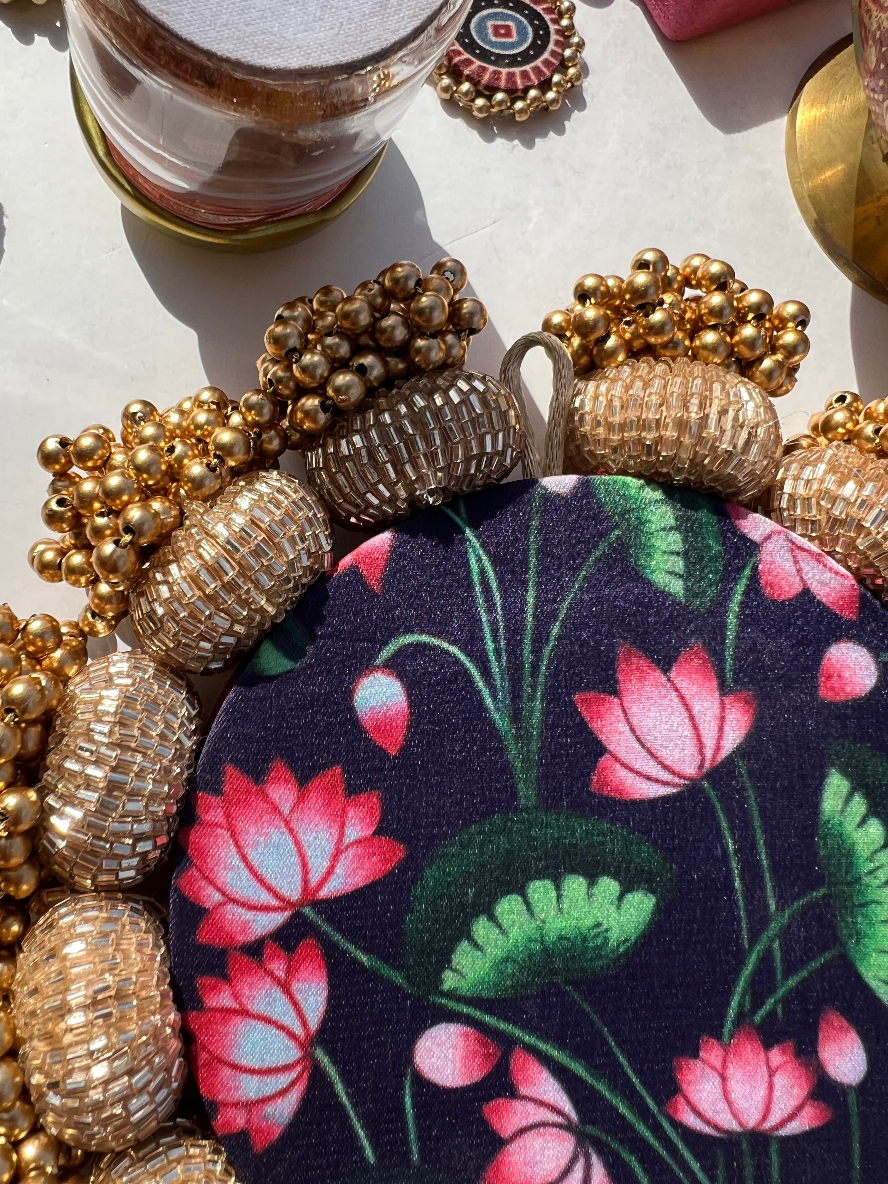 Manjari CHAAND SE SUNDAR Pallet: Solid Maroon + Pink Colloquial Divine Pichwai
